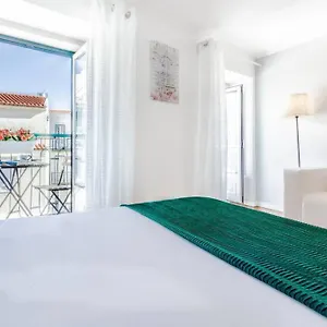 https://lovelisbonapartments-alfama-best-balcony.hotels-lisbon-portugal.com